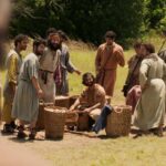 EP308-HappyLookingInBaskets